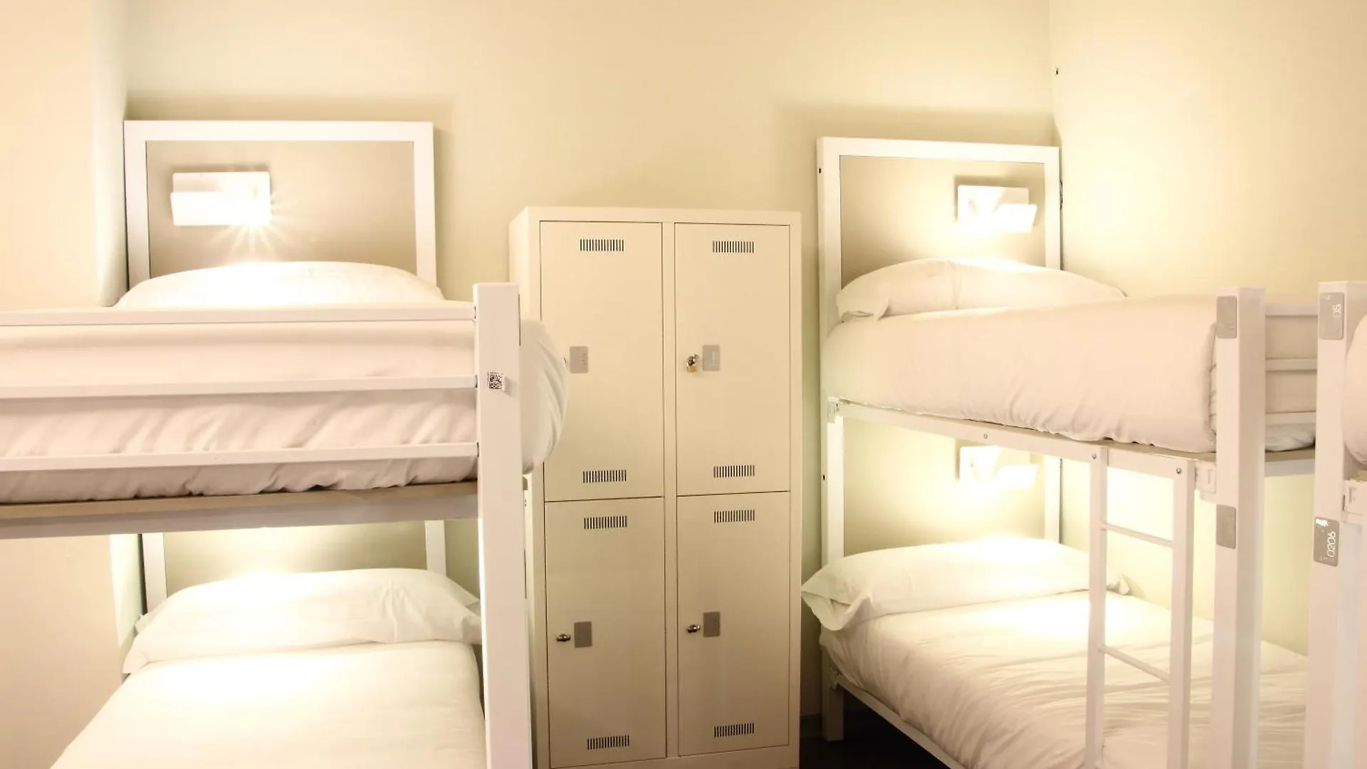 Poshtel Bilbao - Premium Hostel